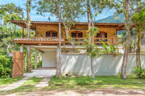 Casa com jardim e churrasqueira perto da praia